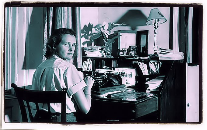 Daphne du Maurier writing